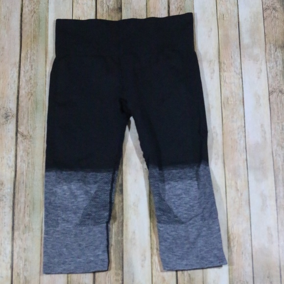 Lululemon Pants - Lululemon Seamlessly Street Crop Leggings Ombre